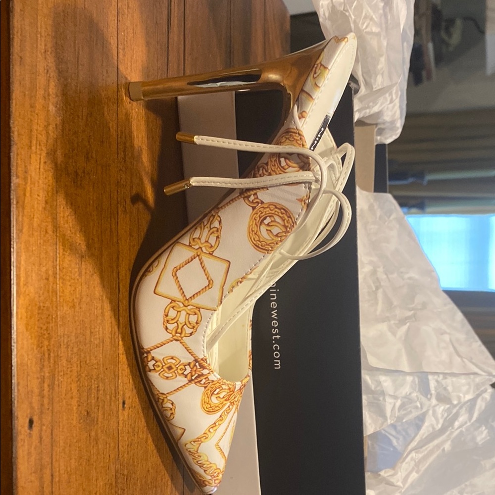 Nine West 7.5 Gold and White ankle wrap stilettos with Metallic Gold 4.25” heel